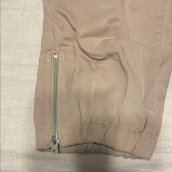 Guess Women's Tan Cargo Pants - Picture 3 of 12